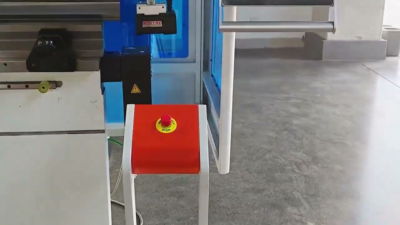 Servo CNC Press Brake Foot Pedal and Touch Screen Operation