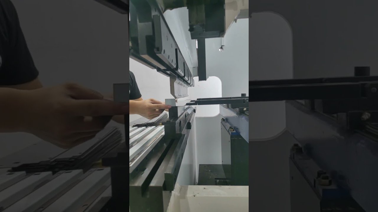 Press Brake Backgauge Positioning During Production