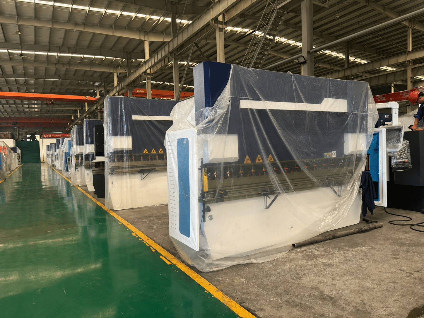 High precision backgauge system on servo CNC press brake machine