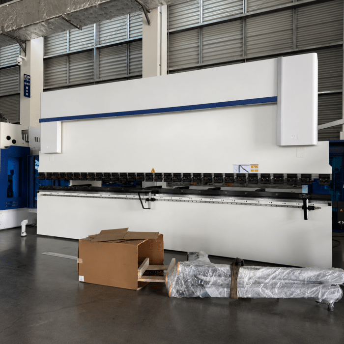 Servo CNC press brake machine bending stainless steel sheet with high precision