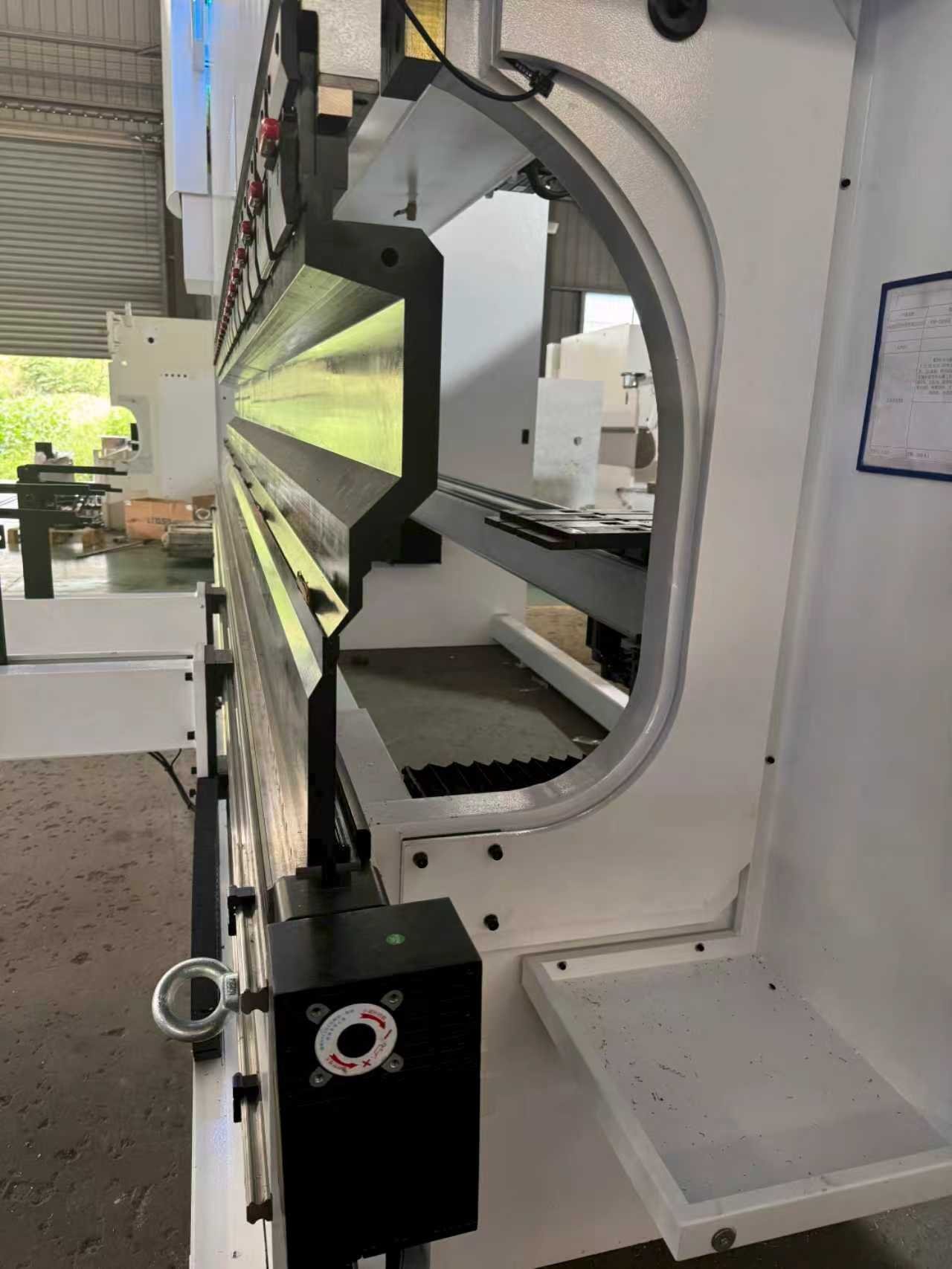 Servo CNC press brake machine details affecting bending accuracy