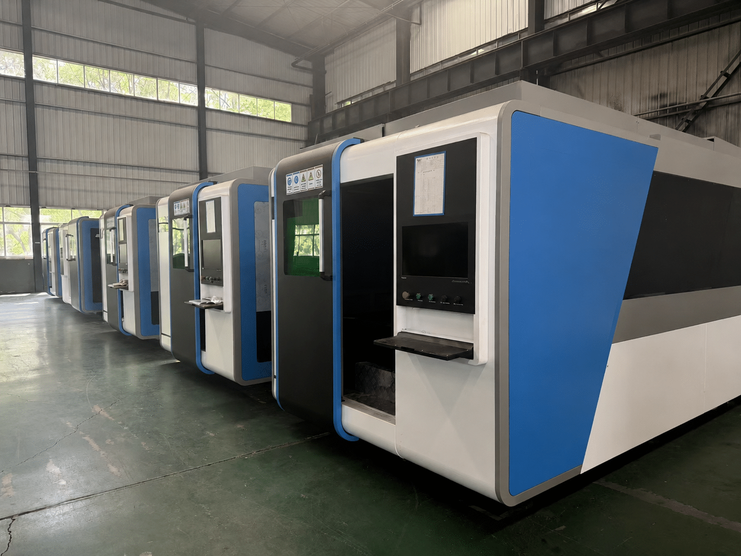 Fiber laser cutting machine for metal sheet fabrication