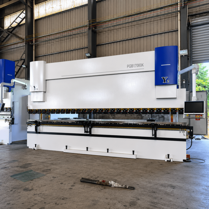 Hydraulic press brake machine with stable hydraulic system