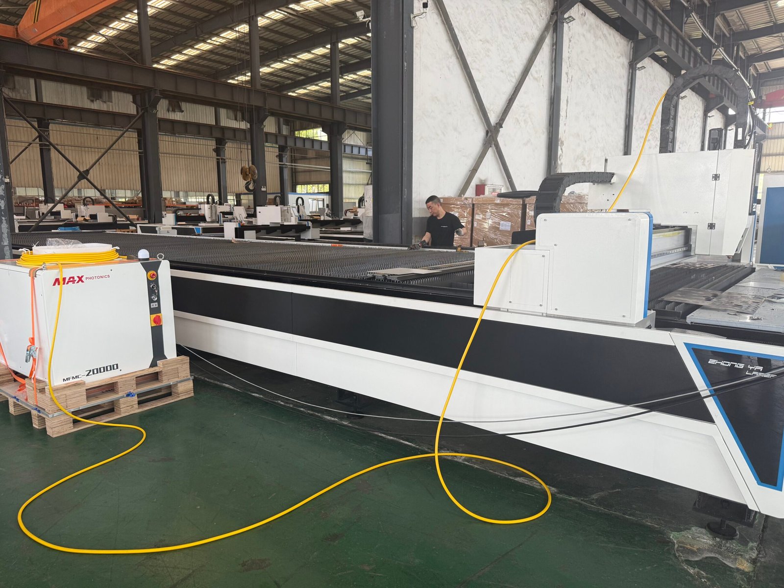 Fiber laser cutting machine for sheet metal cutting