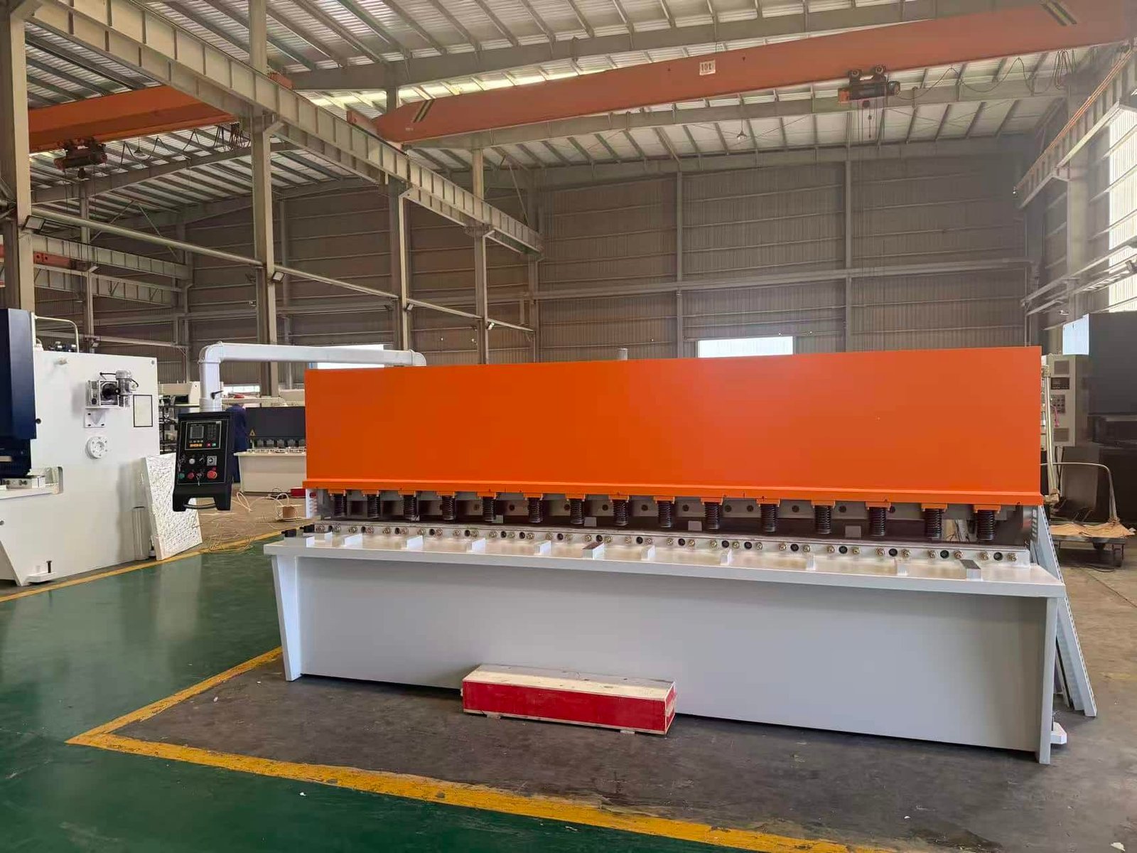 Hydraulic Shearing Machine during factory testing for sheet metal cutting