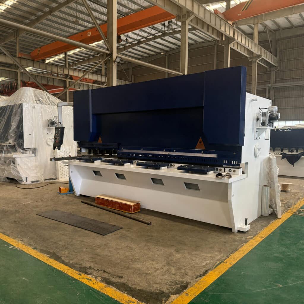 Hydraulic Shearing Machine for sheet metal cutting in factory