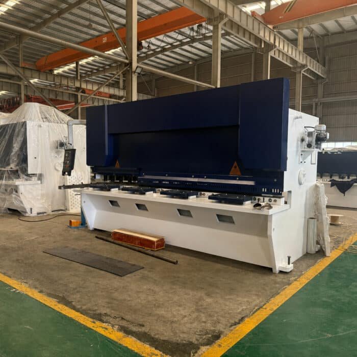 Hydraulic Shearing Machine for sheet metal cutting in factory
